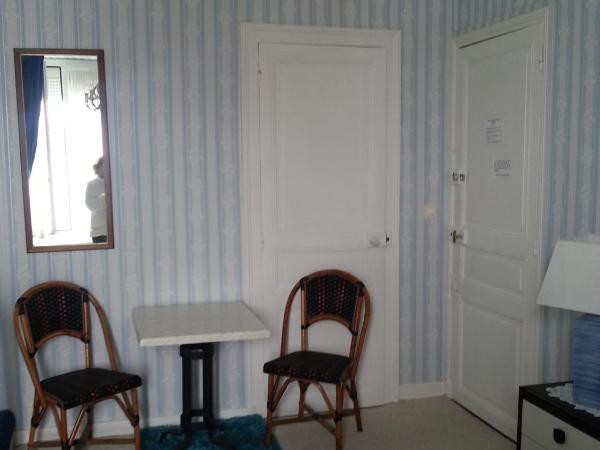 Le Magellan-Plage : photo 5 de la chambre chambre double avec toilettes communes