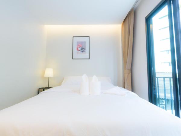 Metro hotel : photo 6 de la chambre chambre lit king-size avec balcon