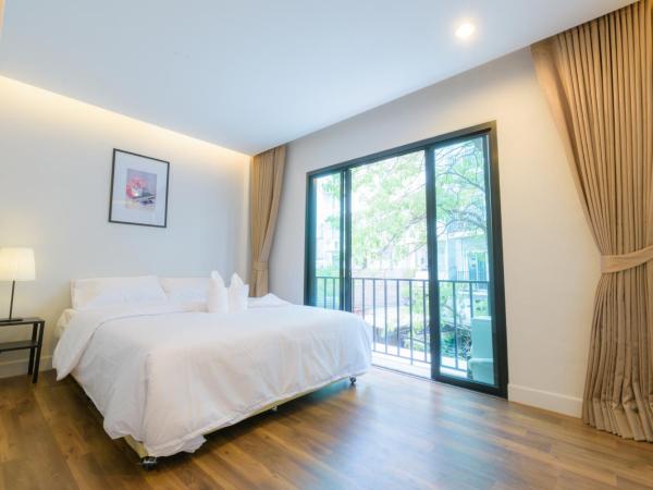 Metro hotel : photo 1 de la chambre chambre lit king-size avec balcon