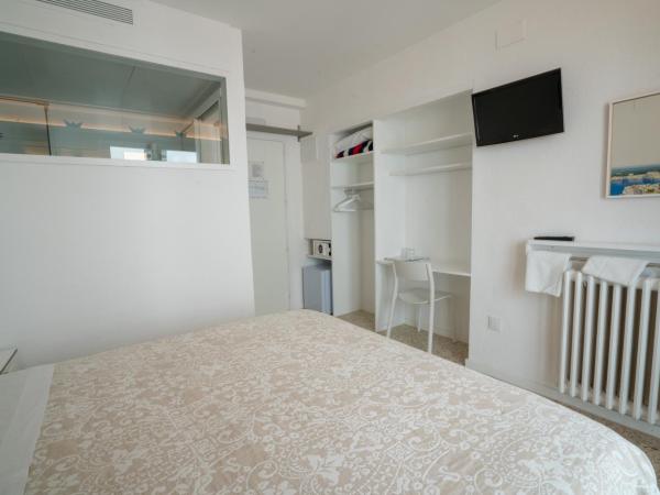 Hostal Marina Cadaqués : photo 3 de la chambre chambre double avec balcon