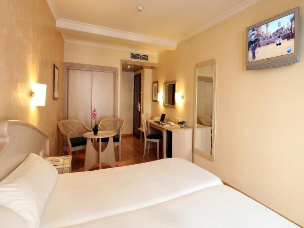 Hotel Lleó : photo 2 de la chambre chambre double ou lits jumeaux