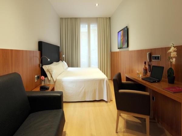 Hotel Lleó : photo 1 de la chambre chambre triple