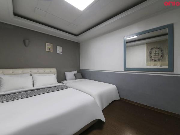 Sinchon Sisters Hostel : photo 1 de la chambre chambre familiale avec salle de bains privative