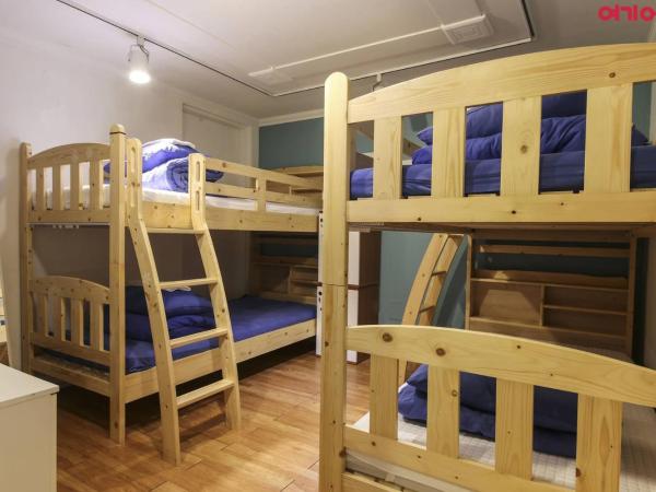 Sinchon Sisters Hostel : photo 2 de la chambre lit dans dortoir pour femmes de 4 lits