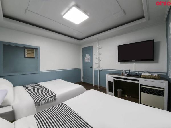 Sinchon Sisters Hostel : photo 1 de la chambre chambre familiale avec salle de bains privative