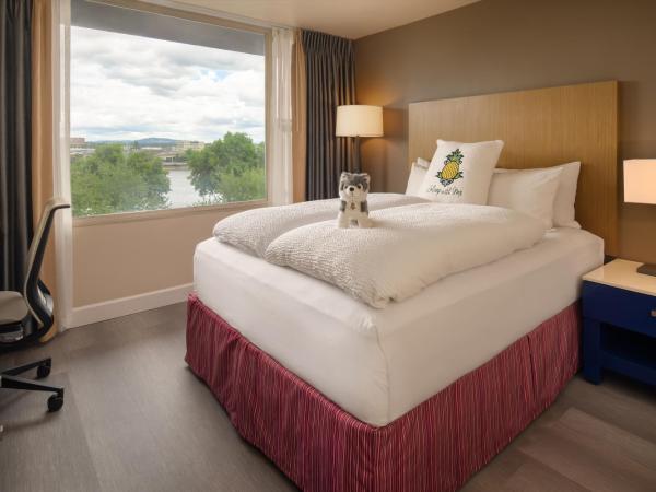 Staypineapple, Hotel Rose, Downtown Portland : photo 5 de la chambre chambre avec lit queen-size face à la mer