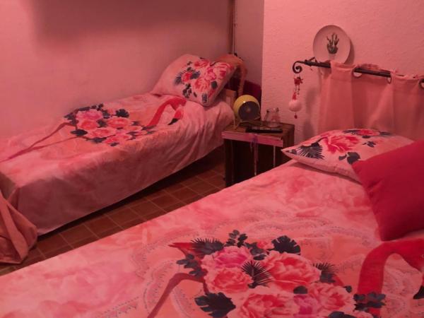 Hôtel restaurant le delta : photo 3 de la chambre chambre triple avec baignoire