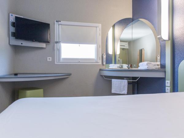 Ibis Budget Sisteron : photo 5 de la chambre chambre double avec grand lit