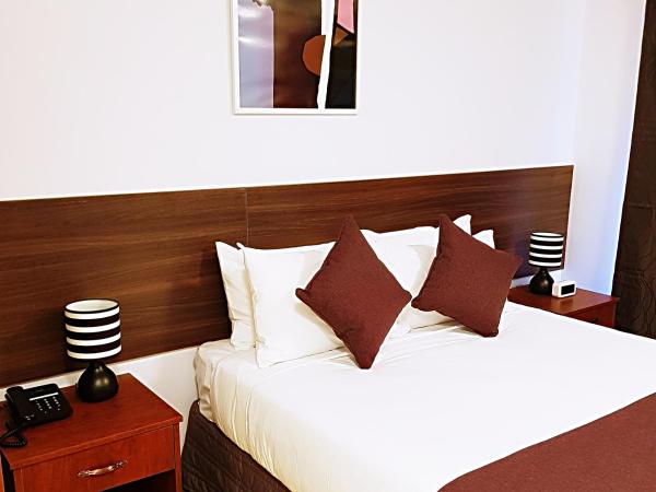 Airport Garden Inn Hotel & Conference Centre : photo 3 de la chambre chambre lit queen-size standard - transfert aéroport aller-retour gratuit 