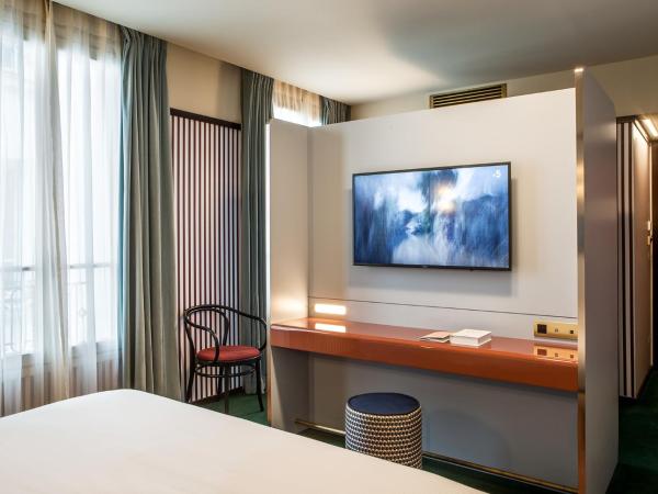 Hôtel du Rond-point des Champs-Élysées - Esprit de France : photo 1 de la chambre chambre double deluxe