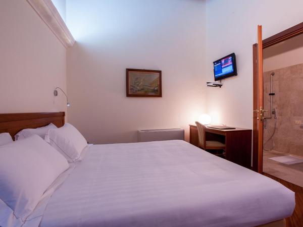 Hotel Flora : photo 5 de la chambre chambre double ou lits jumeaux - accessible aux personnes à mobilité réduite