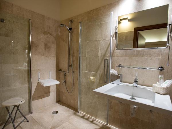 Hotel Flora : photo 3 de la chambre chambre double ou lits jumeaux - accessible aux personnes à mobilité réduite