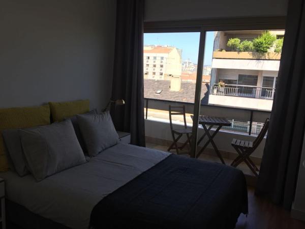 Republica83-Campo Pequeno Home : photo 8 de la chambre petite suite avec balcon