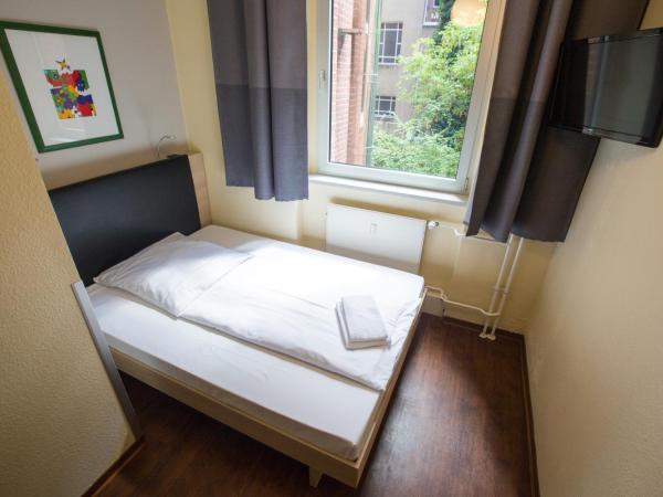 acama Hotel & Hostel Kreuzberg : photo 2 de la chambre chambre simple