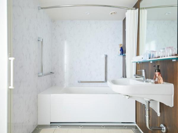 Art Hotel Osaka Bay Tower : photo 3 de la chambre chambre pour personnes à mobilité réduite - non-fumeurs