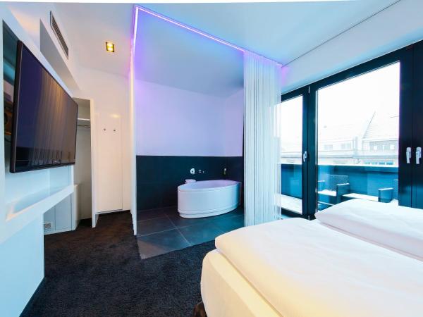 LINDEMANN'S : photo 4 de la chambre hébergement bain urbain