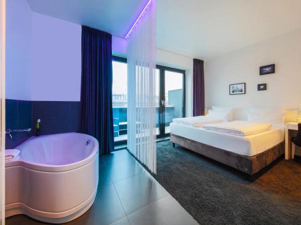 LINDEMANN'S : photo 1 de la chambre hébergement bain urbain