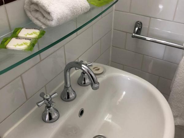 Adelaide Airport Motel : photo 6 de la chambre chambre double ou lits jumeaux standard