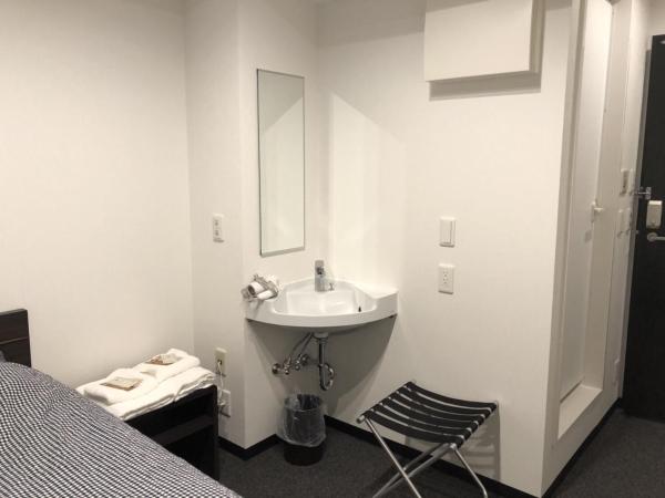 Port House Shibuya : photo 4 de la chambre chambre double avec salle de bains privative