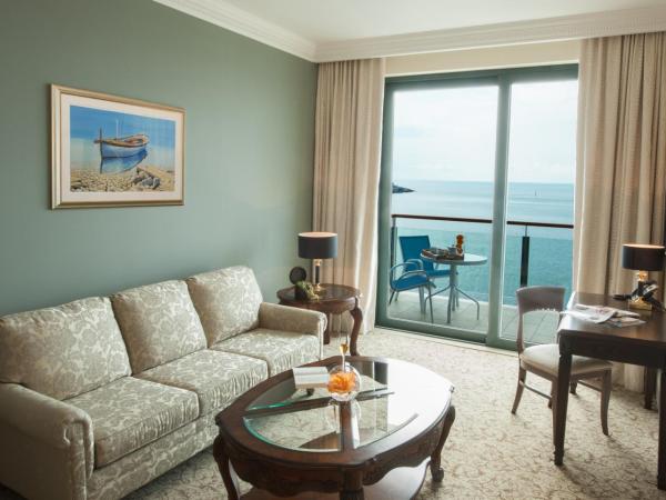 Royal Princess Hotel : photo 8 de la chambre suite de luxe avec balcon - vue sur mer