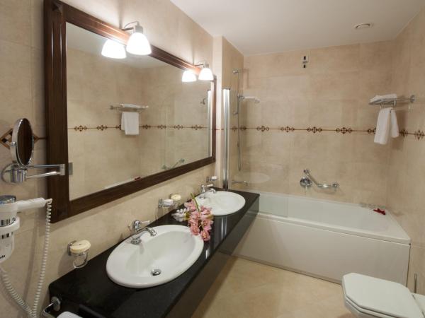 Royal Princess Hotel : photo 5 de la chambre suite de luxe avec balcon - vue sur mer