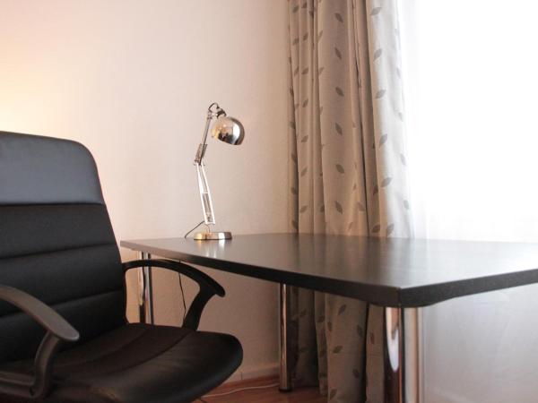 Altstadthotel Hayk am Rhein : photo 4 de la chambre 3-room apartment b no rhine river view