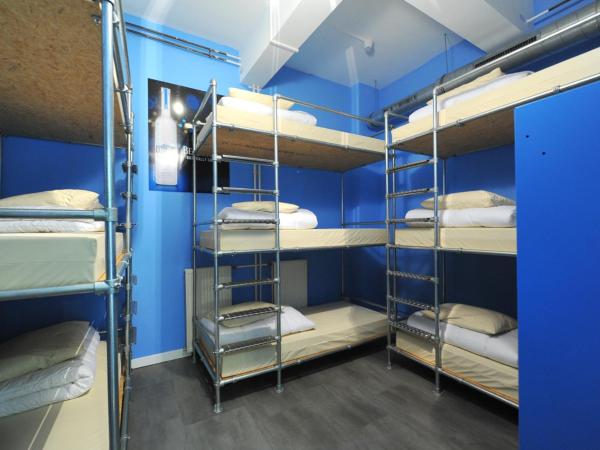 Will & Tate City Stay : photo 1 de la chambre dortoir triple avec lits superposés sans fenêtre