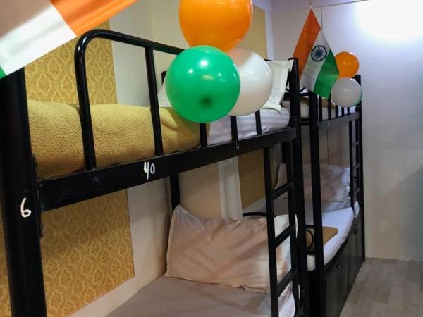 Bandra Dormitory : photo 1 de la chambre lit simple dans dortoir pour hommes avec salle de bains commune