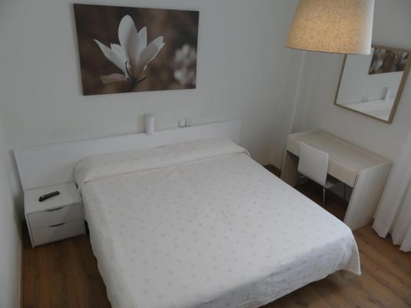 Hostal America : photo 6 de la chambre chambre double ou lits jumeaux