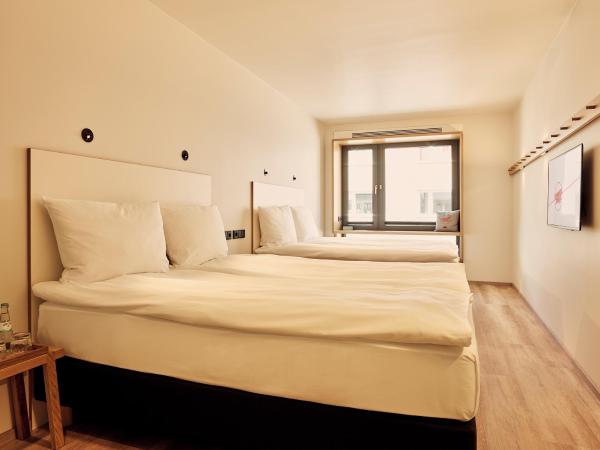 Schwabinger Wahrheit by Geisel : photo 1 de la chambre chambre lits jumeaux