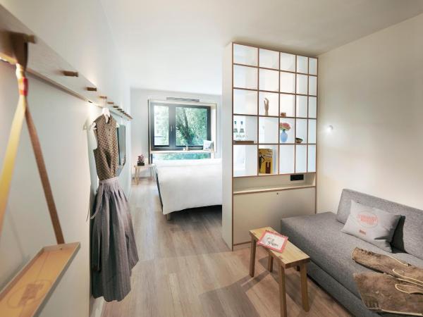 Schwabinger Wahrheit by Geisel : photo 3 de la chambre chambre familiale - cour