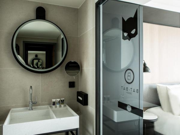 Mercure Paris 17 Batignolles : photo 6 de la chambre chambre lit queen-size privilège