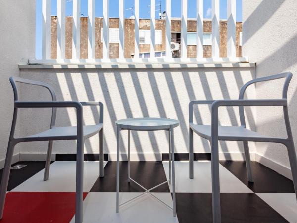 SUBTUB Hostel Makarska : photo 5 de la chambre chambre double deluxe avec balcon