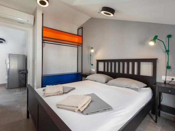 SUBTUB Hostel Makarska : photo 4 de la chambre chambre double deluxe avec balcon