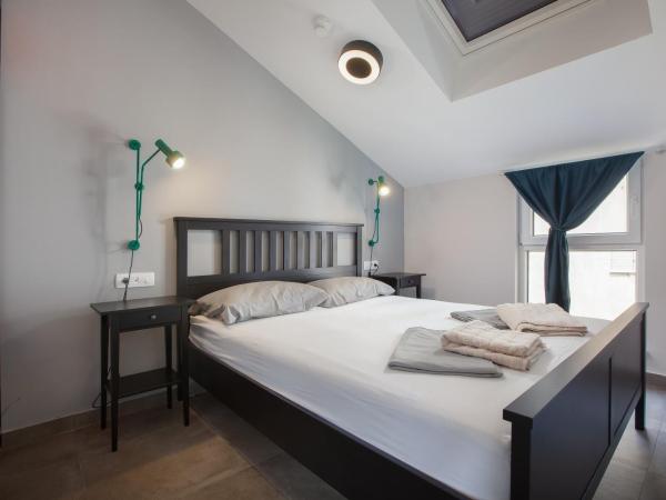 SUBTUB Hostel Makarska : photo 7 de la chambre chambre double deluxe avec balcon