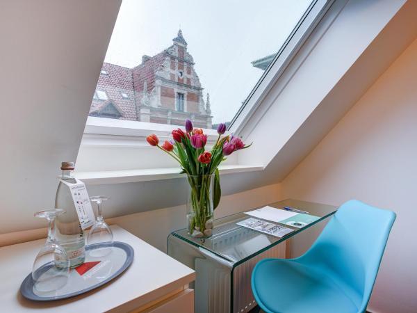 Hotel Atlanta : photo 1 de la chambre chambre simple avec salle de bains extérieure privative