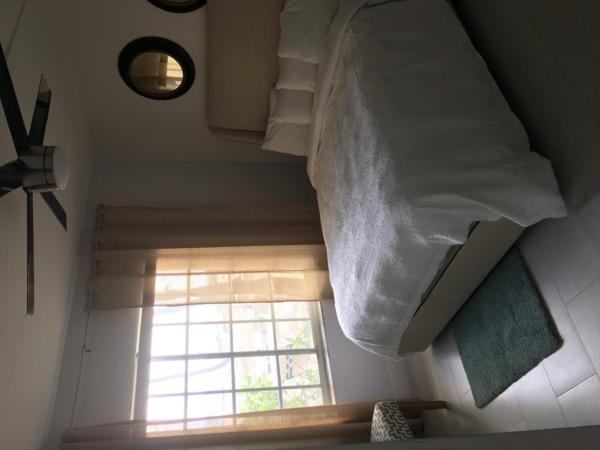 Courtyard Villa Hotel : photo 2 de la chambre chambre lit queen-size - vue sur mer