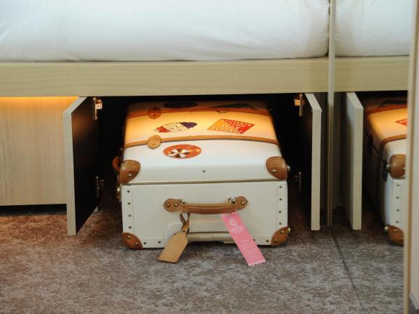 CAFETEL Kyoto Sanjo for Ladies : photo 10 de la chambre chambre triple avec salle de bains commune - réservée aux femmes