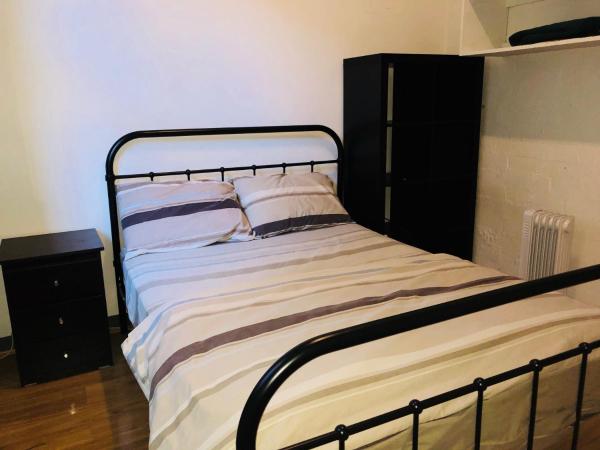 South Yarra Hostel : photo 3 de la chambre chambre double avec salle de bains commune