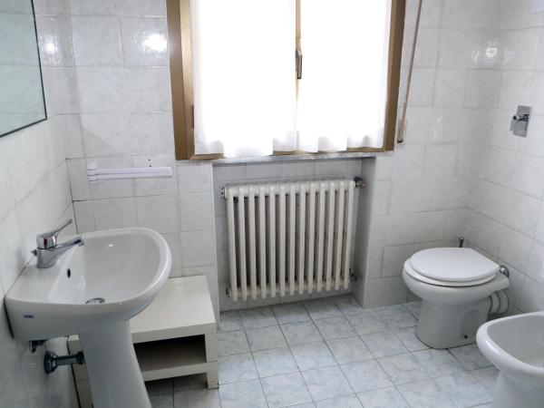 Hotel Bicocca : photo 1 de la chambre chambre simple avec salle de bains commune