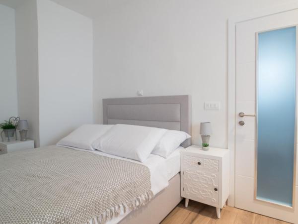 Leona Deluxe Apartments : photo 8 de la chambre chambre double