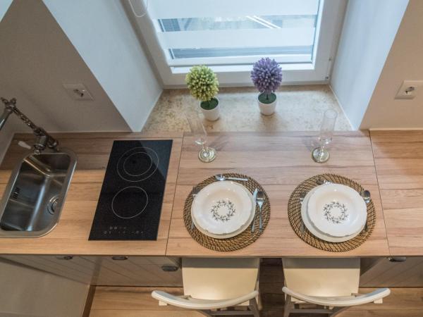 Leona Deluxe Apartments : photo 9 de la chambre chambre double