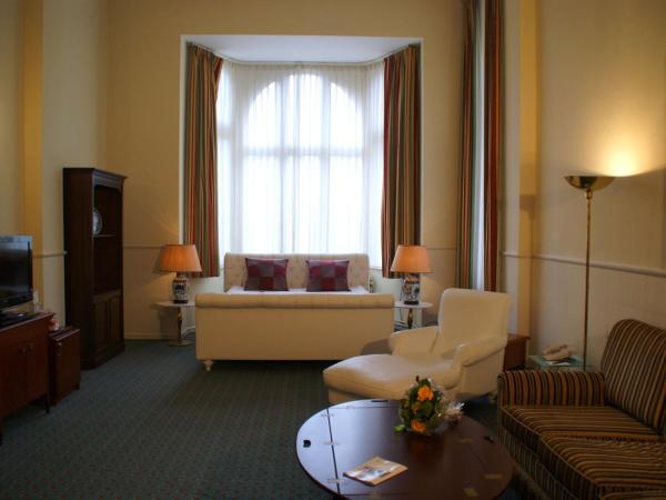 Best Western Plus Park Hotel Brussels : photo 1 de la chambre suite deluxe avec lit king-size et baignoire spa - fumeurs