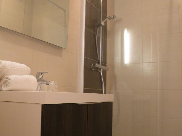 L'Espadon : photo 2 de la chambre suite familiale supérieure avec balcon