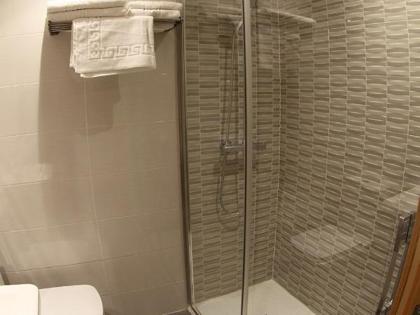 Hostal Mónaco : photo 9 de la chambre chambre double avec salle de bains privative