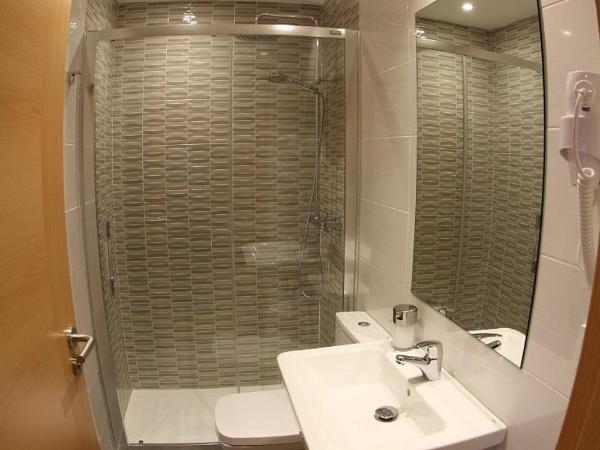 Hostal Mónaco : photo 10 de la chambre chambre double avec salle de bains privative