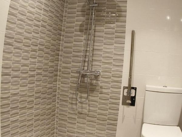 Hostal Mónaco : photo 6 de la chambre chambre double avec salle de bains privative