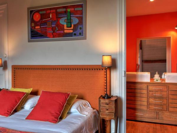 Le Petit Manoir de Kériolet : photo 2 de la chambre chambre lit king-size - vue sur jardin