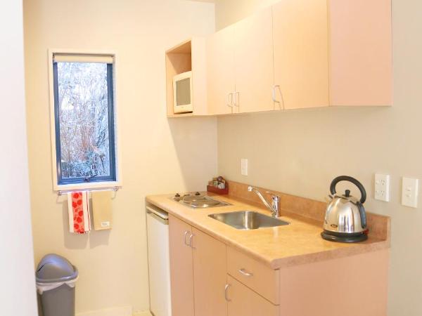 Bush Inn Court Motel : photo 4 de la chambre appartement 2 chambres avec baignoire spa