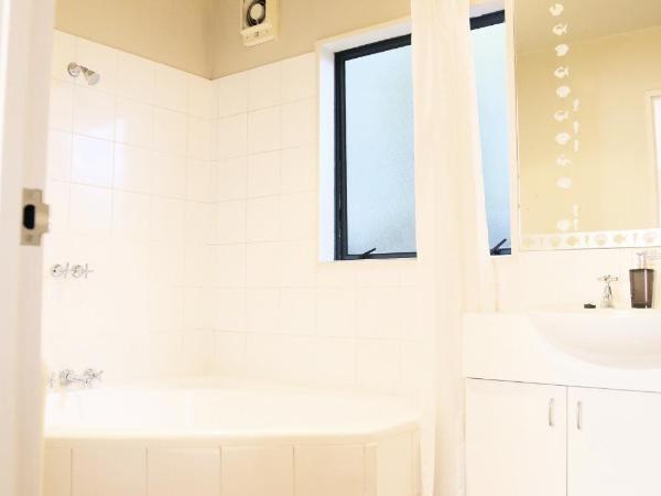 Bush Inn Court Motel : photo 5 de la chambre appartement 2 chambres avec baignoire spa